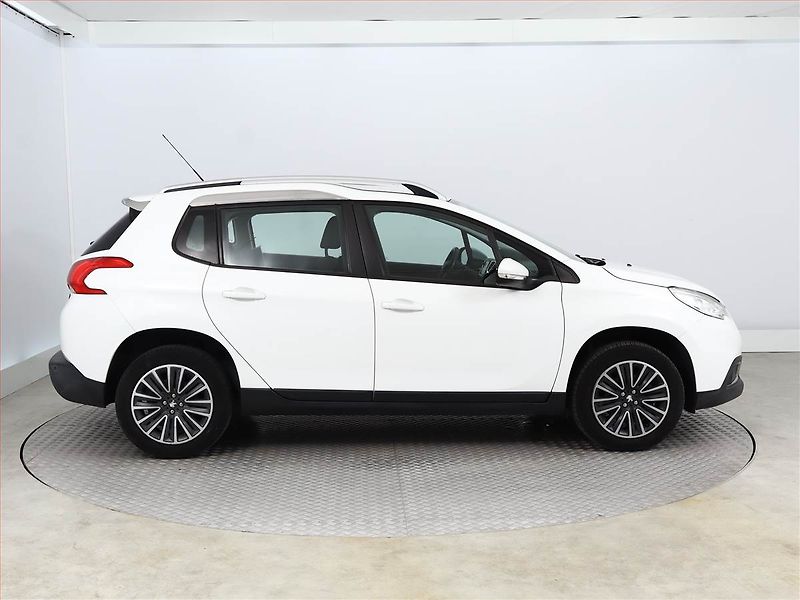 Peugeot 2008 (2016) 1.2 PureTech, Serv.kniha - fotka 6 z 11