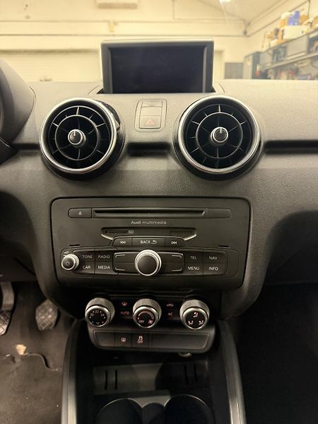 Audi A1 1.6 TDi 77 kW - fotka 10 z 15