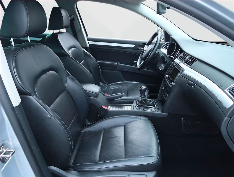 Škoda Superb (2014) Elegance 2.0 TDI, 4X4 - fotka 9 z 27