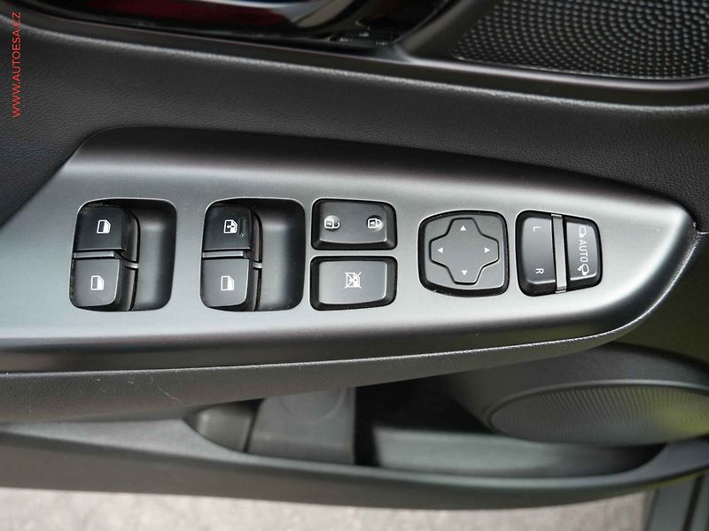 Hyundai Kona (2018) 1.0 TGDi, ČR - fotka 11 z 20
