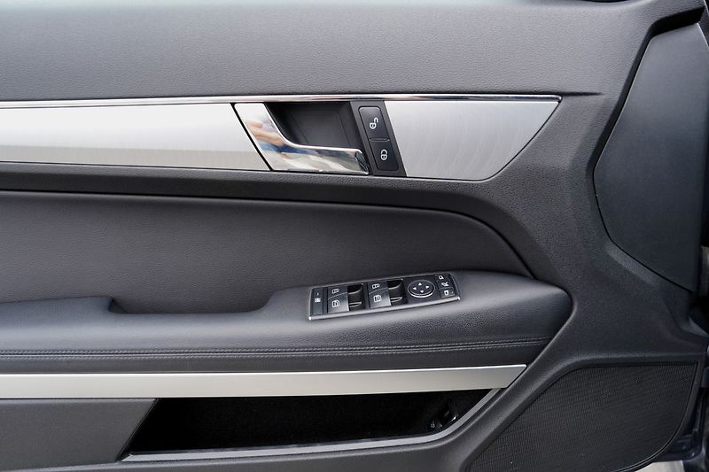 Mercedes-Benz Třídy E E 350 CDI, cabrio,automat,kůže - fotka 23 z 45