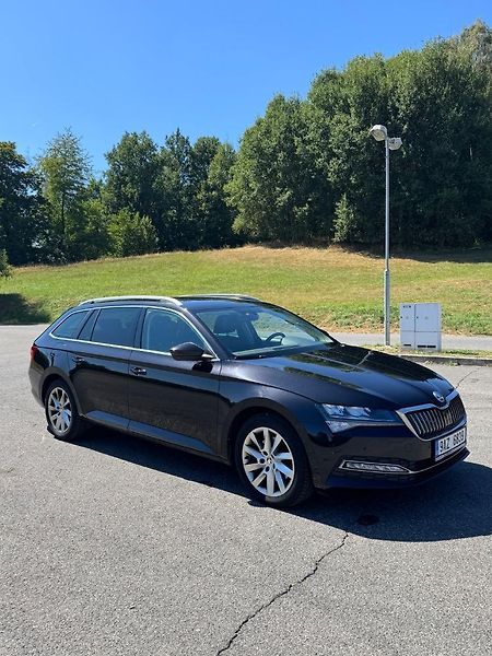 Škoda Superb (2023) 4x4 - fotka 19 z 21