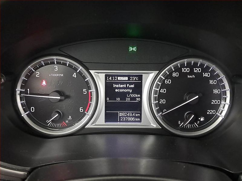 Suzuki Vitara (2015) 1.6 DDiS, 4X4, Serv.kniha - fotka 11 z 24