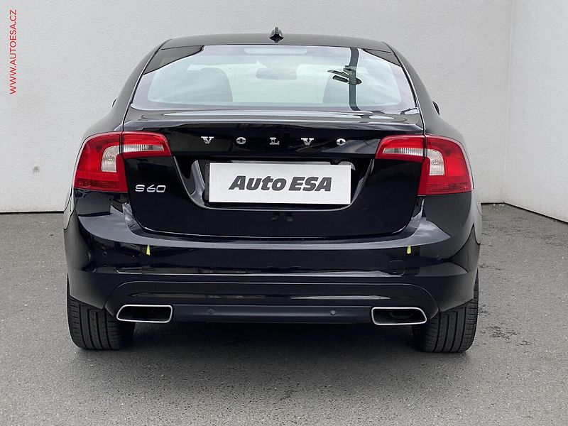 Volvo S60 (2013) 2.4 D5, Summum, bixen - fotka 5 z 19