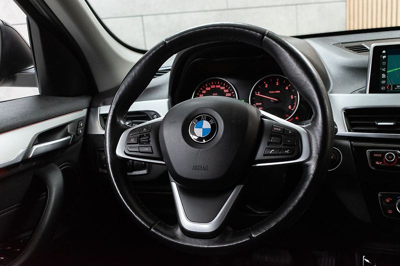 BMW X1 xDrive20d Sport Line*HEAD-UP* - fotka 17 z 42