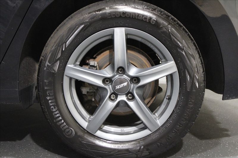 Volkswagen Touran 1,4 TSI Comfortline 7-míst - fotka 31 z 32