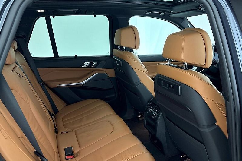 BMW X5 M50d - fotka 13 z 29
