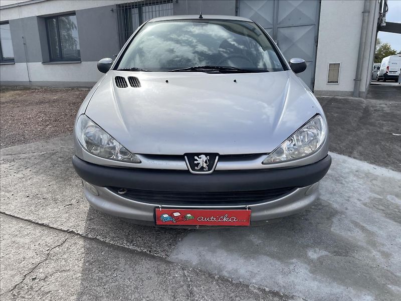 Peugeot 206 1,4i 55kW*tažné*Zachovalé auto - fotka 2 z 36