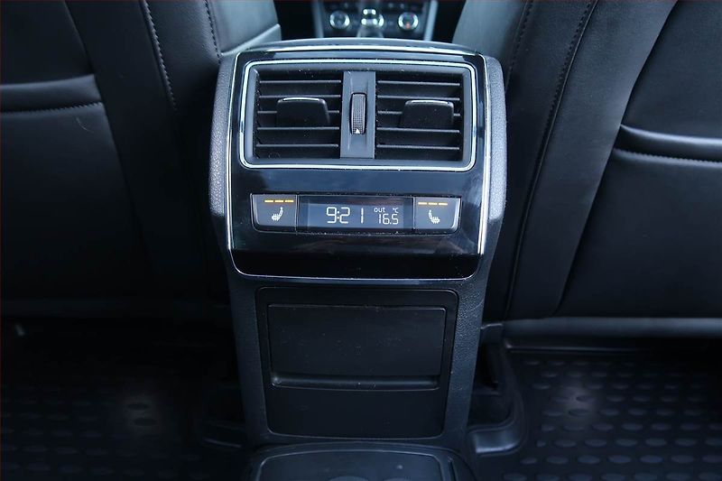 Škoda Superb (2016) 1.6 TDI, Kůže, Navi, Bi-Xenony - fotka 25 z 26