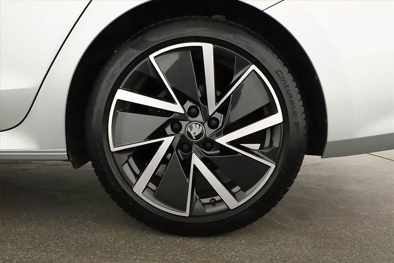 Škoda Octavia (2025) 2.0 TDI, SPORTLINE, KEYLESS - fotka 12 z 25