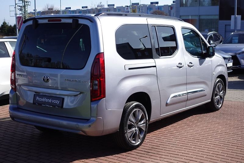 Toyota ProAce City Verso 1.5 D4-D 130 - 8 AT Family 7S - fotka 4 z 33
