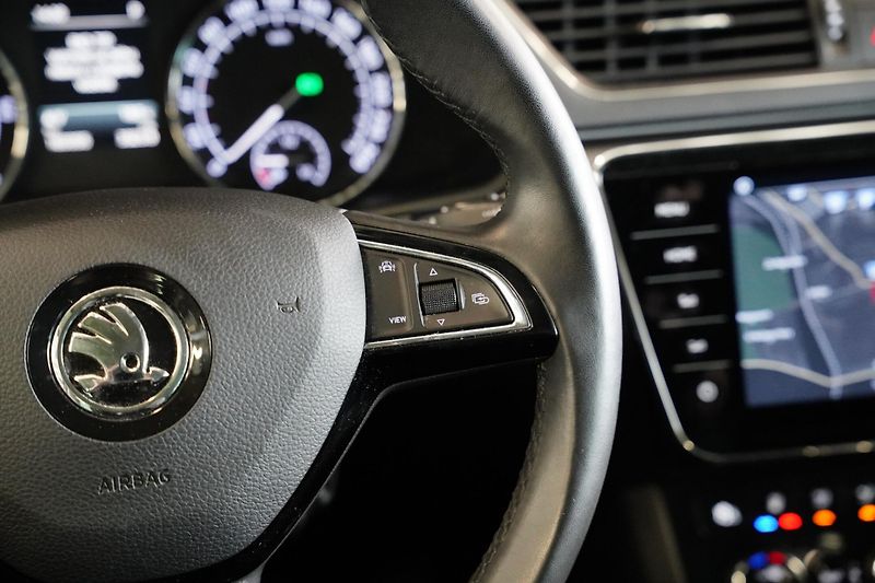 Škoda Superb - fotka 17 z 28