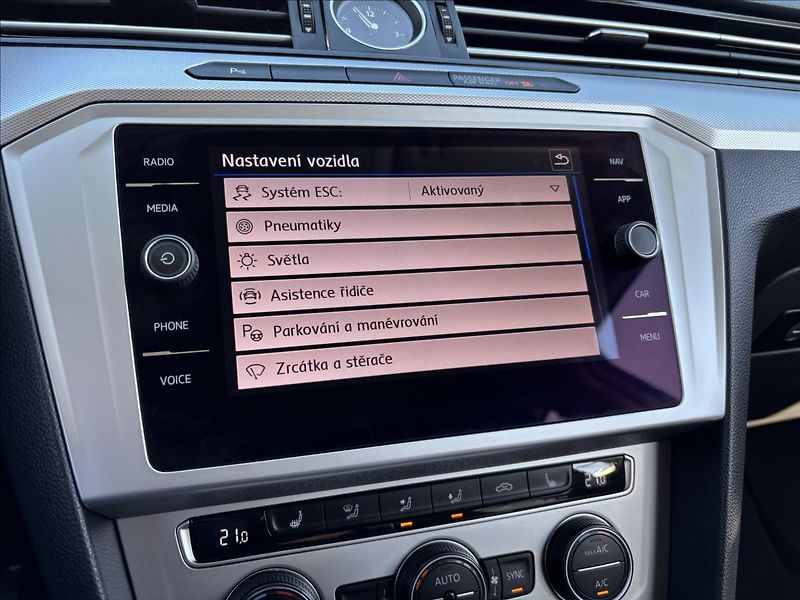 Volkswagen Passat 2,0 TDI 140kW DSG Comfortline - fotka 32 z 41
