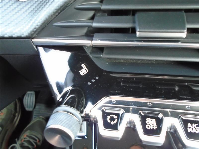 Peugeot 2008 1,2 - fotka 27 z 30