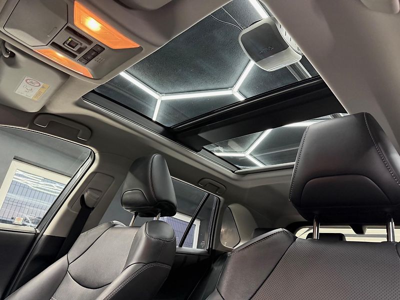 Toyota RAV4 (2021) 2.5 Hybrid e-CVT Executive FW - fotka 10 z 26