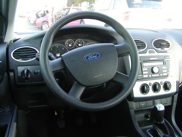 Ford Focus (2006) 1.6TDCi,ESP,EL. SEDAČKY - fotka 9 z 22