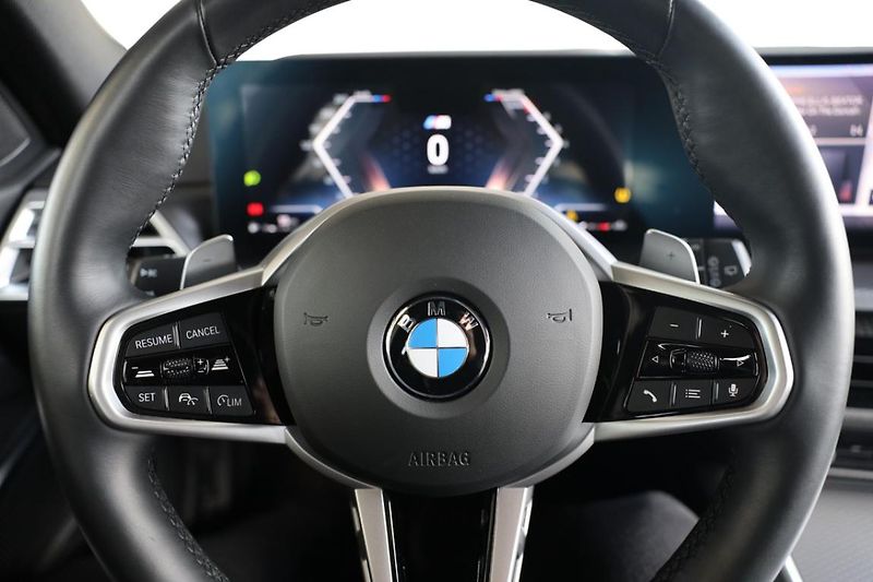 BMW Řada 3 330i xDrive Touring - fotka 21 z 21