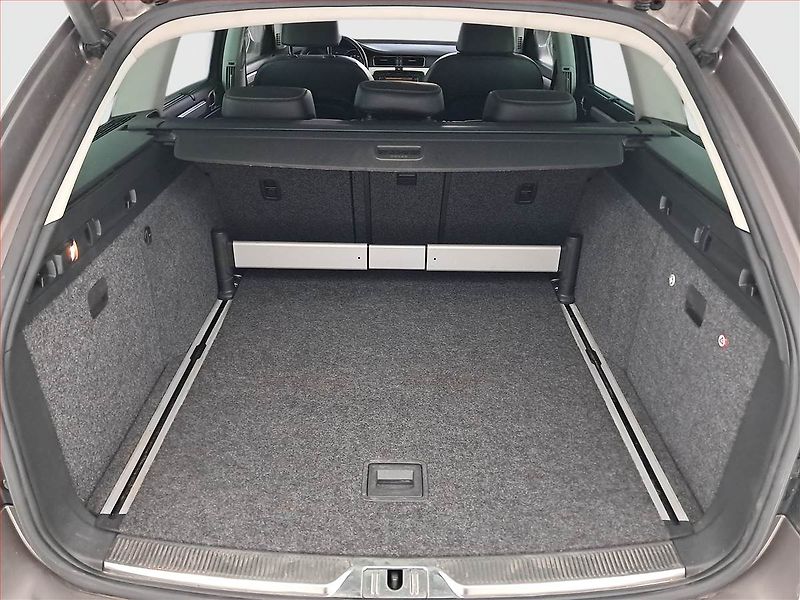 Škoda Superb (2010) Elegance 2.0 TDI, Navi, Xenony - fotka 14 z 23