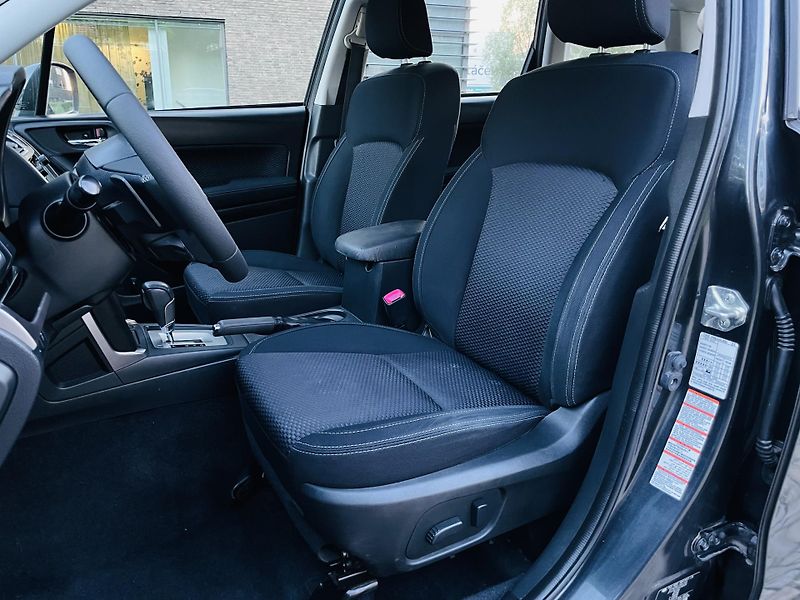 Subaru Forester 2.0i 4x4 AUT KAMERA VÝHŘEV LED - fotka 29 z 42