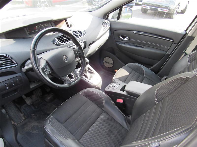 Renault Grand Scénic 2,0 dCi 118kW 1.majitel 7 míst - fotka 9 z 33