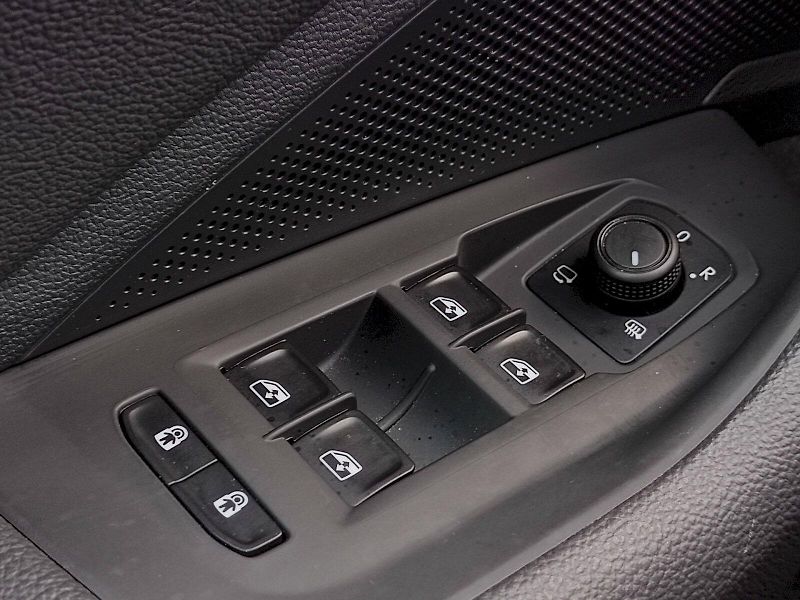 Škoda Superb (2025) combi SportLine iV 1,5 Tsi DSG - fotka 33 z 48