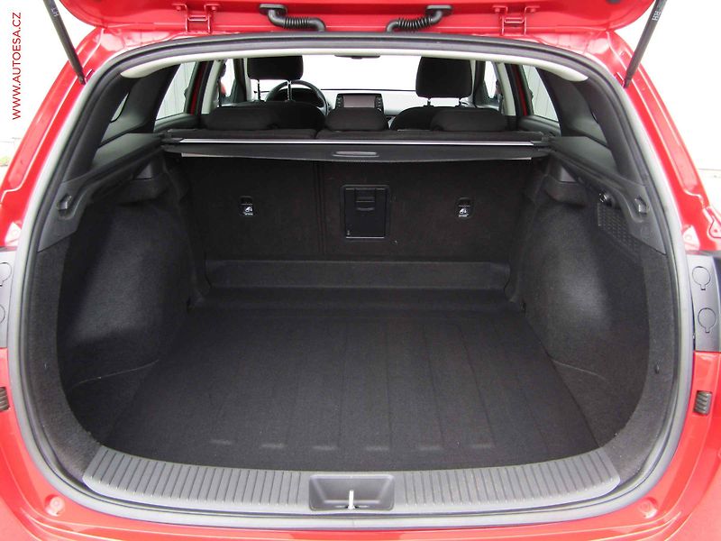 Hyundai i30 (2023) 1.0 T-GDi, ČR, Smart - fotka 7 z 17