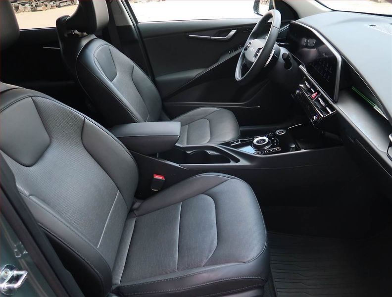 Kia Niro (2023) Premium Hybrid - fotka 9 z 29