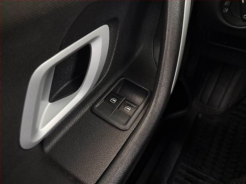 Škoda Fabia (2009) 1.9 TDI, Tempomat - fotka 15 z 15