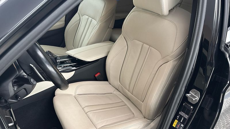 BMW Řada 5 530e AUT xDrive M-paket Tourin - fotka 15 z 30