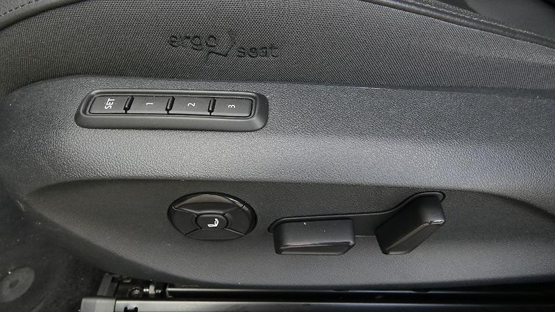 Škoda Superb 2.0 TDI 110kW L&K Combi DSG - fotka 24 z 30
