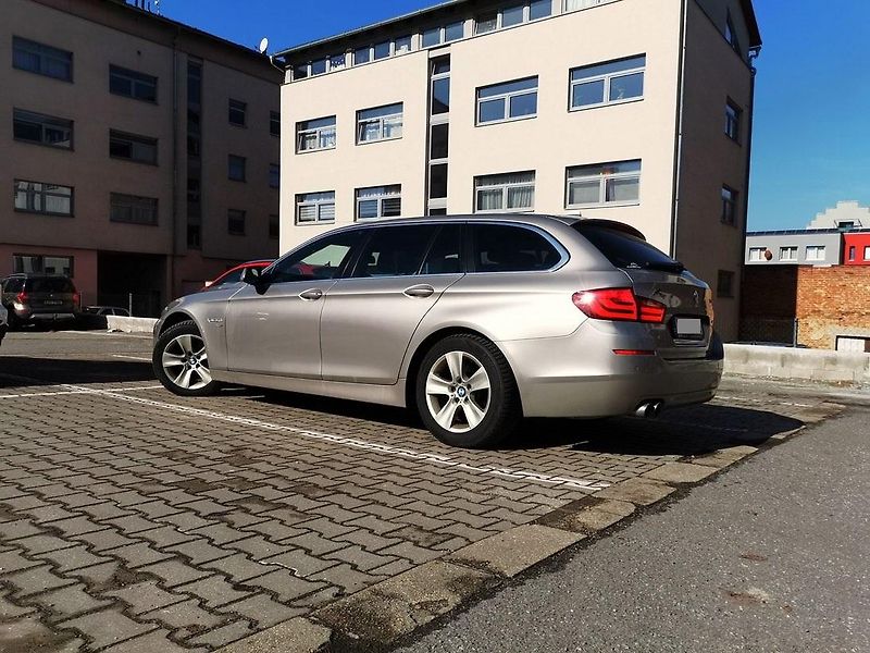BMW Řada 5 530D XDRIVE TOURING F11 190kW - fotka 29 z 40