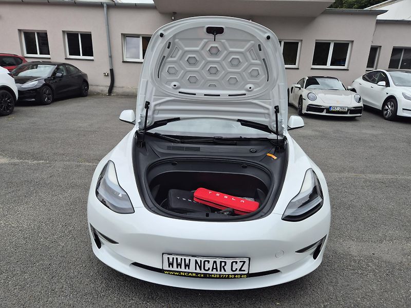 Tesla Model 3 LONG RANGE DUAL MOTOR SOH 94% - fotka 18 z 49