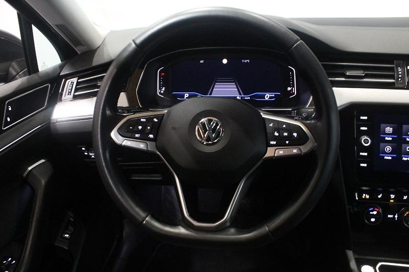 Volkswagen Passat (2020) 2.0TDI DSG Display Matrix - fotka 33 z 38