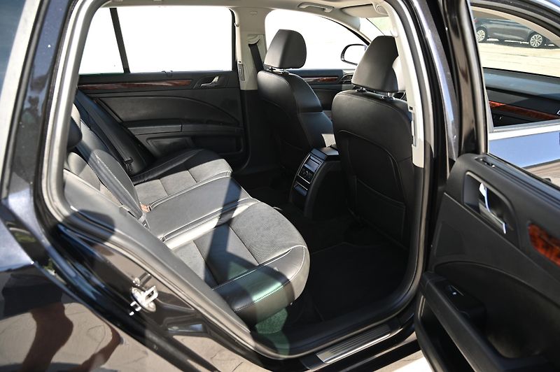 Škoda Superb 2.0TDI 125KW DSG Rezervace - fotka 33 z 56