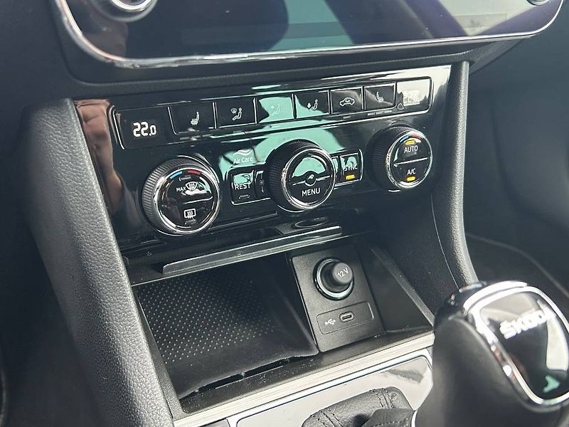 Škoda Superb Style 7DSG 2,0TDI - fotka 20 z 26