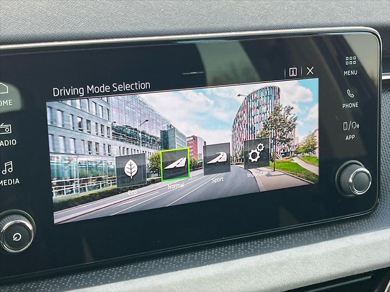 Škoda Scala 1,0 TSi 85kW TOP SELECTION - fotka 24 z 29