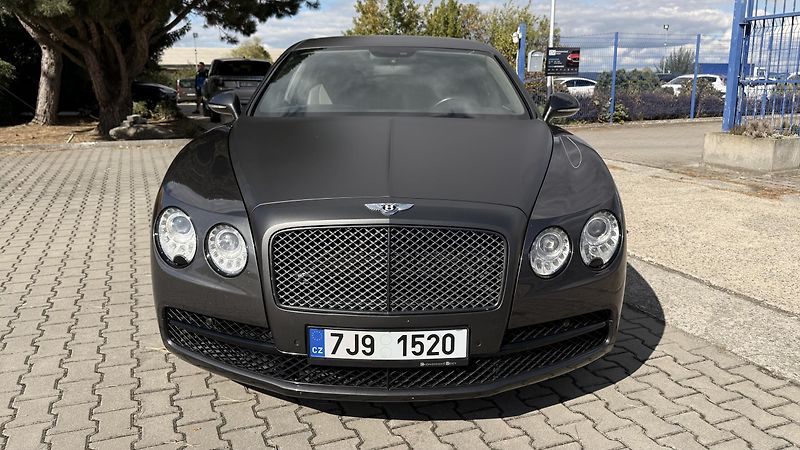 Bentley Flying Spur (2016) 6.0 W12,630PS-335KM/HOD,KRÁSNÝ - fotka 37 z 55