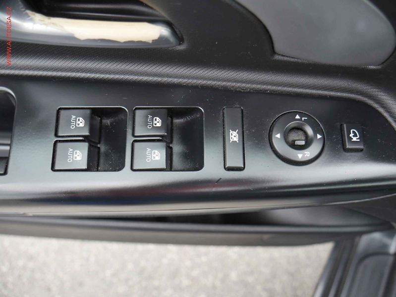 Kia Ceed (2010) 1.4 16V, ČR, Klima - fotka 12 z 13