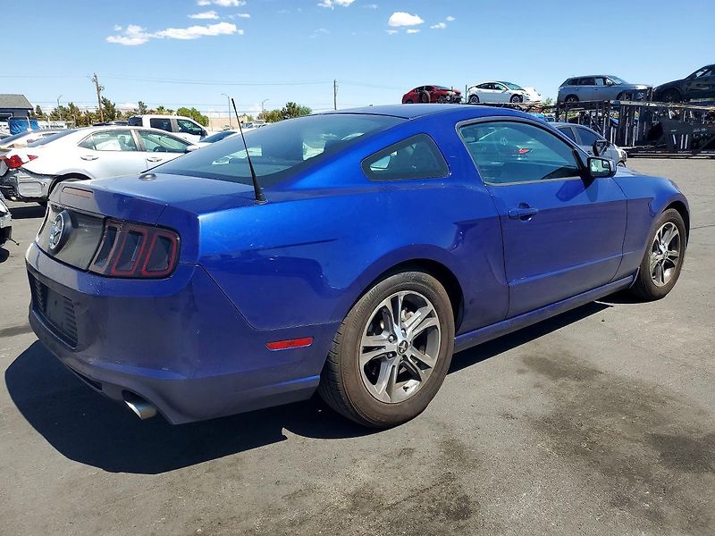 Ford Mustang (2014) Auto na cestě - fotka 3 z 12
