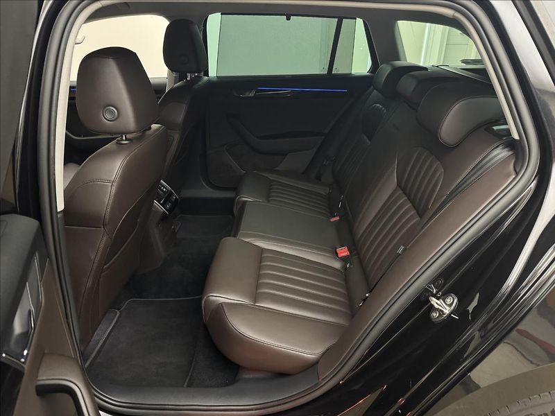 Škoda Superb 2,0 TDi 110kW L&K DPH ACC DCC - fotka 47 z 56