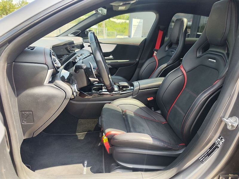 Mercedes-Benz CLA AMG 45S 4Matic Shooting Brake - fotka 15 z 38
