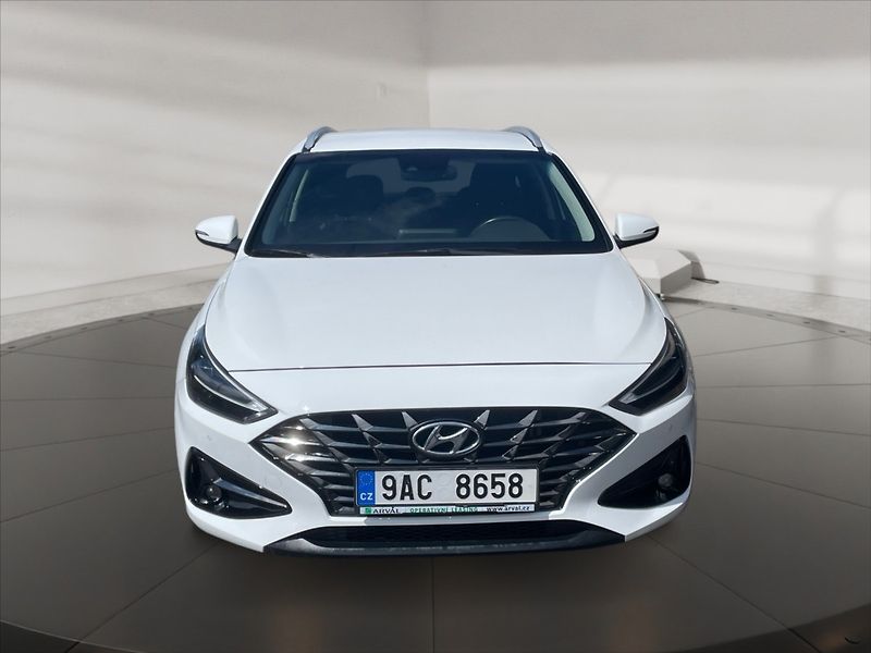 Hyundai i30 1,6 CRDI Smart - fotka 2 z 11