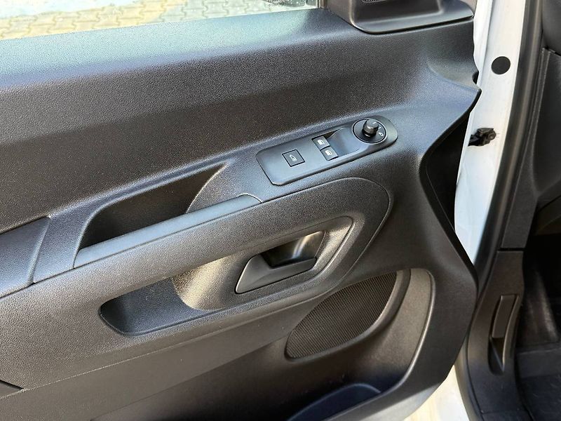 Opel Combo (2020) 1.5 CDTi 75 kW - fotka 20 z 22