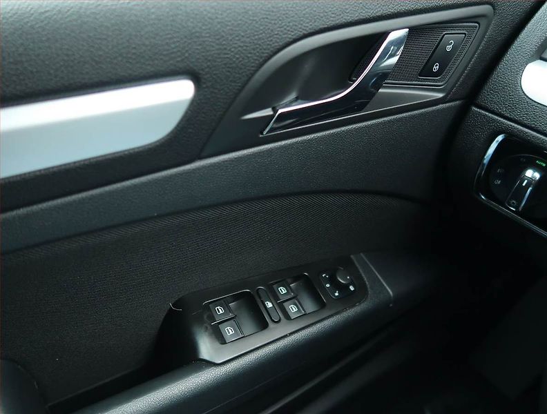 Škoda Superb (2011) 1.4 TSI, Tempomat - fotka 16 z 17