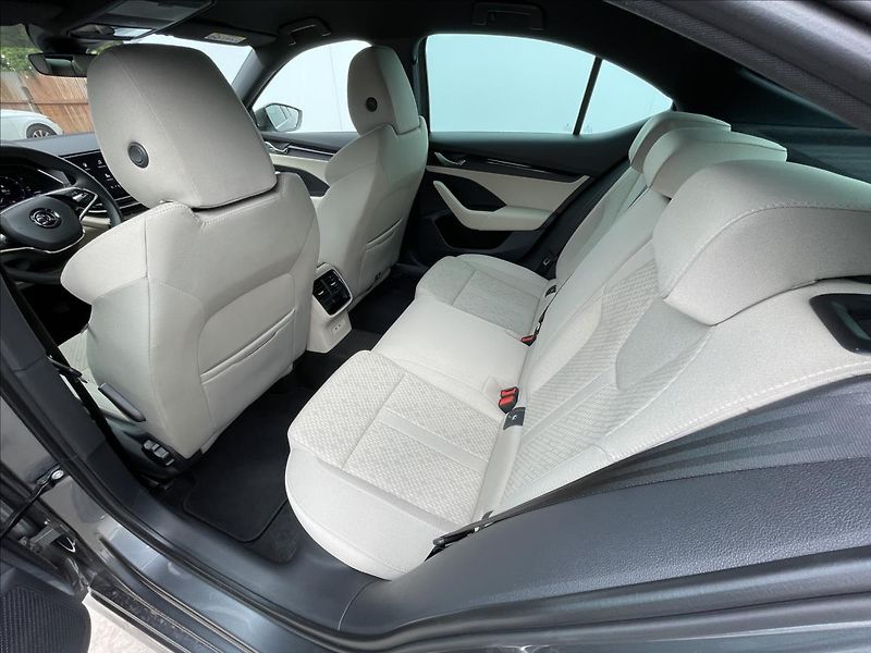 Škoda Octavia 1,5 TSI Style LED+AutoAC+PDC - fotka 16 z 19