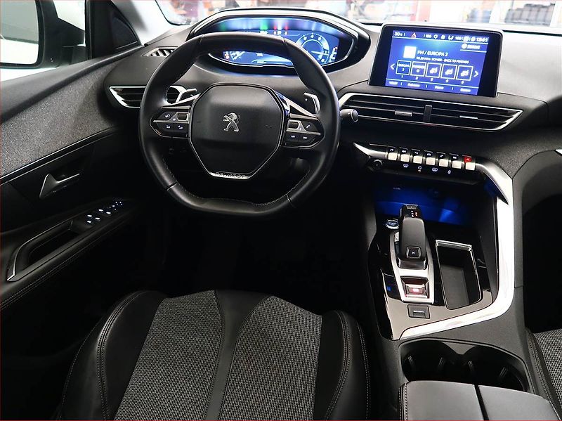 Peugeot 3008 (2017) Active 1.2 PureTech, Automat - fotka 7 z 18