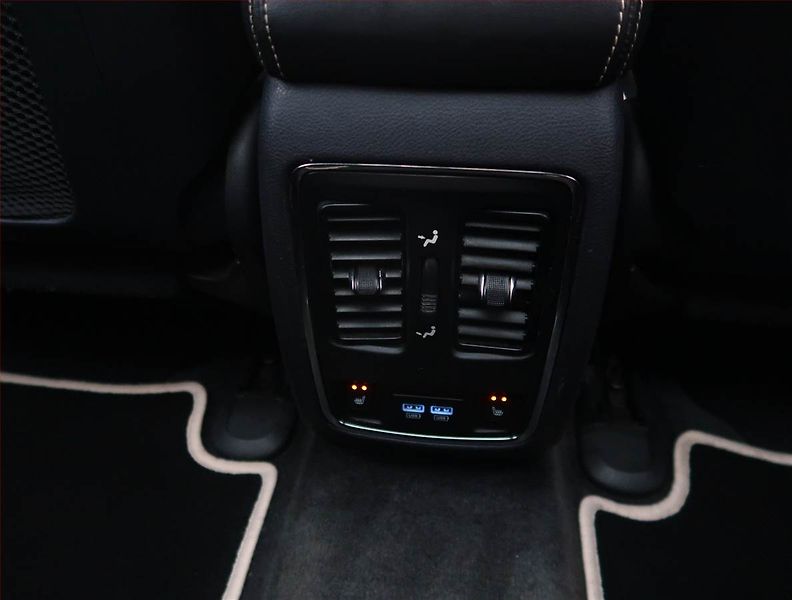 Jeep Grand Cherokee (2015) Overland 3.0 CRD, 4X4 - fotka 28 z 29