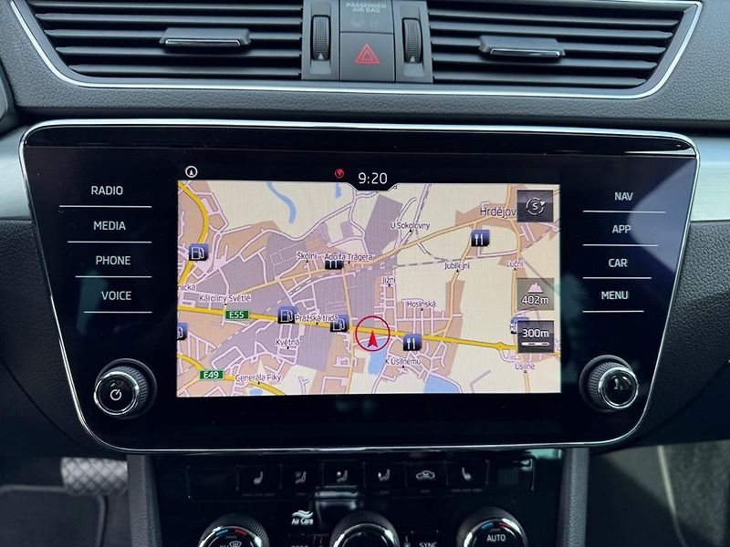 Škoda Superb 2.0 TDI 110 kW DSG, navigace - fotka 13 z 18