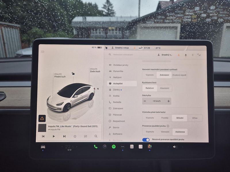Tesla Model 3 STANDART RANGE 208kw SOH 93,6% - fotka 24 z 47