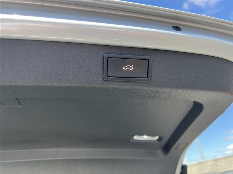 Škoda Superb 2,0 TDI DSG Premium Edition - fotka 16 z 42